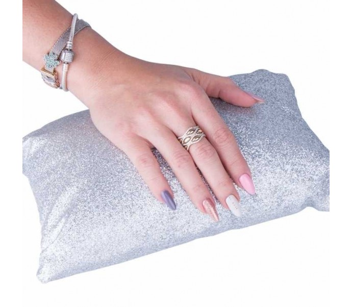 Blizgus porankis- pagalvėlė manikiūrui